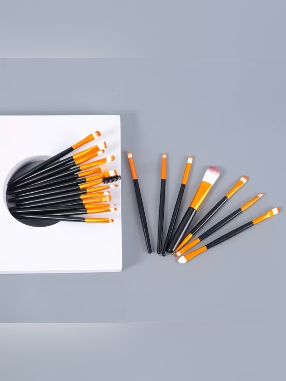 20-Piece Black & Gold Makeup Brush Set - Picture 2 of 2